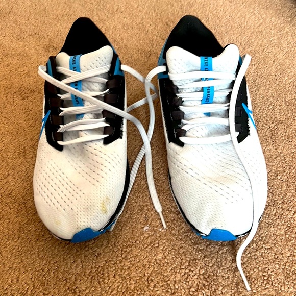 Nike Sneakers - Picture 1 of 2